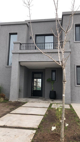 Imagen 1 de 30 de Casa En Venta En Puertos Del Lago, Escobar, G.b.a. Zona Norte