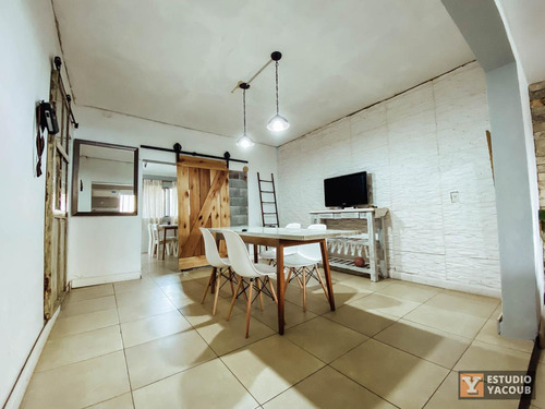 Casa En Venta - 2 Dormitorios 1 Baño - 95mts2 - Abasto, La Plata