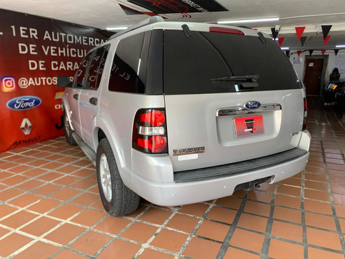 Imagen 6 de 11 de Ford Explorer 4.6 V8