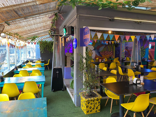 Plaza Colombia / Bar Restorant Y Almacen - Hb Hunter