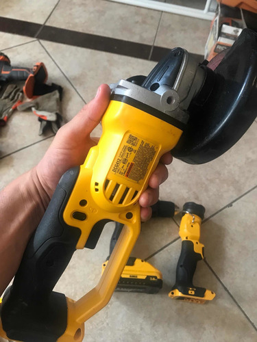 Dewalt 20v Esmeriladora, Bafer, Lámpara Y Taladro 20v (Usado)