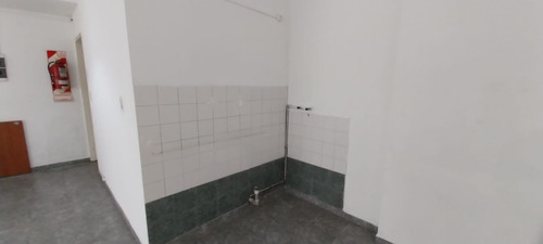 Excelente Local De 90 M2 Sobre Avenida!!!