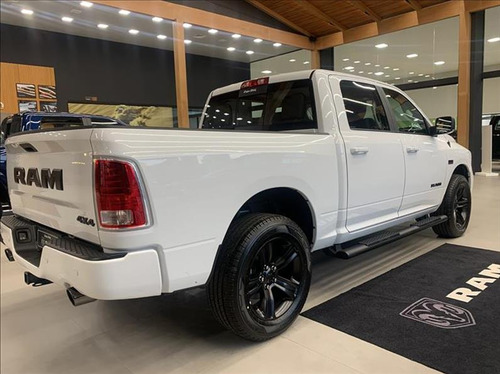 RAM Classic 5.7 v8 Laramie Night Edition cd 4x4
