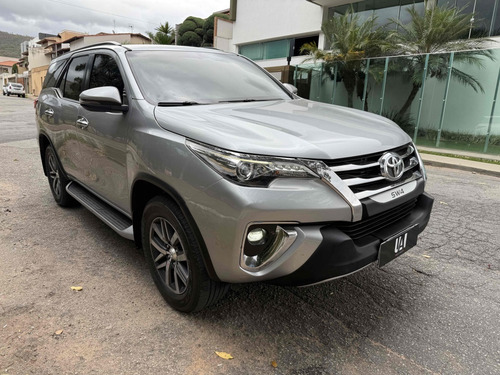 Toyota Hilux SW4 2.8 SRX 4X4 7 LUGARES 16V TURBO INTERCOOLER DIESEL 4P AUTOMÁTICO
