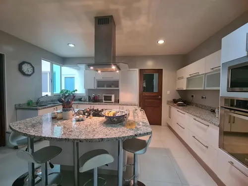 Casa Con Alberca En Venta En San Martinito, Frente A La Vista
