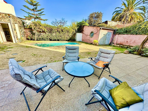 Casa En Venta De 4 Dorm. En Ñuñoa