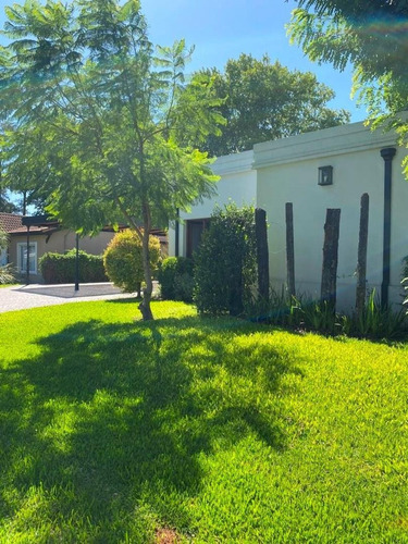 Imagen 4 de 29 de Venta Casa 4 Amb. Con Pileta. Bº Cerrado La Escondida