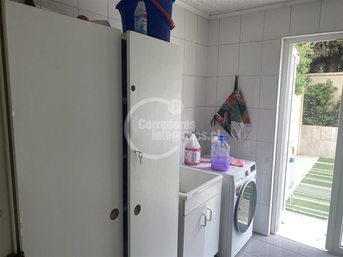 Casa En Venta De 6 Dorm. En Lo Barnechea