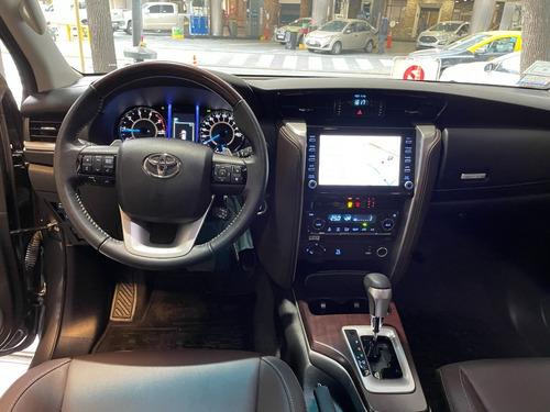 Imagen 8 de 14 de Toyota Sw4 Srx 2.8 Tdi 7 Asientos