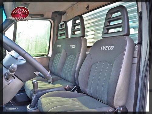 Imagem 9 de 12 de Iveco Daily 35s14 Chassis Com Baú