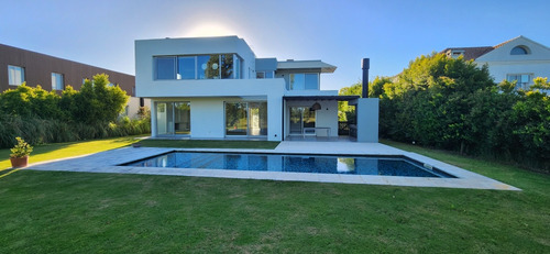 Sin Comision. Urgente!!! Escucho Oferta Razonable. Con Renta. Inmobiliarias Abstenerse.