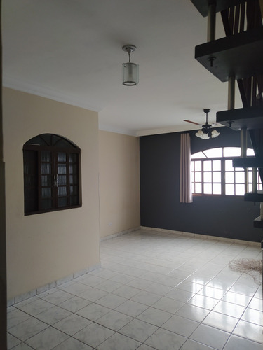 Vendo Lindo Sobrado,com 03 Dorm.