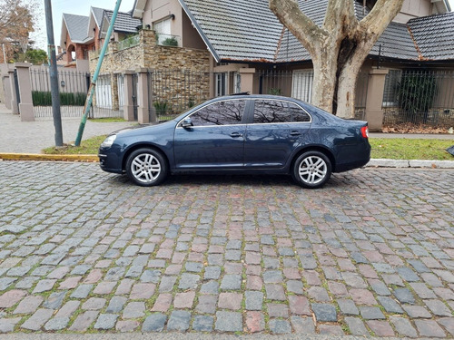 Imagen 8 de 14 de Volkswagen Vento 2.5n Luxury Mt 2009