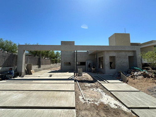 Venta Casa - Las Cañitas - 3 Dormitorios   Escritorio - Todo En Planta Baja