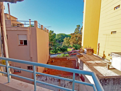 Alquiler Departamento 2 Ambientes Con Balcón En Parque Chacabuco.