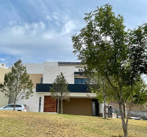 Residencia En Venta En Fraccionamiento Exclusivo Sierra Azúl, San Luis Potosí