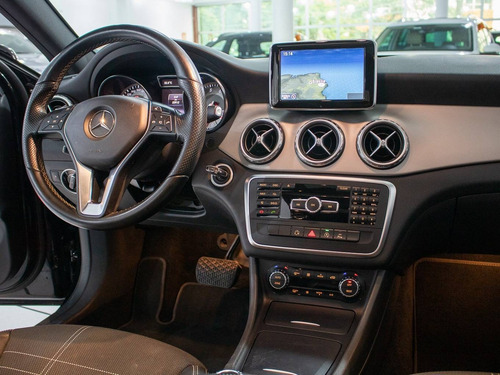Mercedes-benz Gla 200 1.6 Cgi Vision 16v Turbo Gasolina 4p