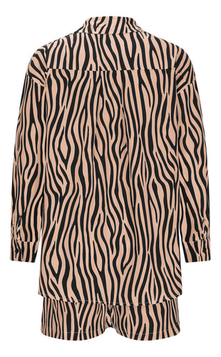 Conjunto De Pantalones Cortos Estampados Con Camisa De Pluma