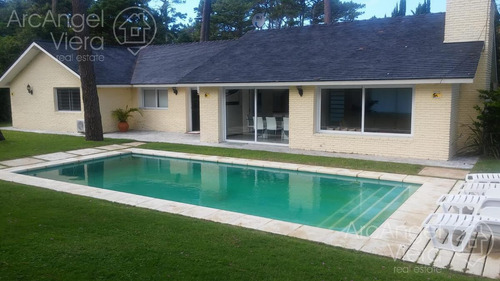 Casa Con Piscina En Playa Mansa - Punta Del Este