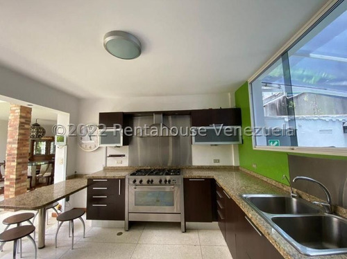 Imagen 9 de 21 de George Tahan #23-5559 Venta Acogedora Casa Duplex, Con Amplios, Integrados E Iluminados Espacios De Ambiente Boho-chic Que Conducen A Un Agradable Jardín Posterior.