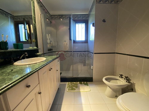 Imagen 21 de 30 de Espectacular Casa A Una Cuadra De La Playa. 7 Dormitorios, 6 Baños. Vista Al Mar. Amplios Y Luminosos Ambientes, Buena Construcción. Buena Ubicación - Punta Del Este Mansa