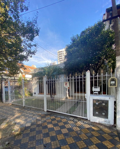 Casa En Venta En Lomas Este. Excelente Ubicación, Zona Residencial.