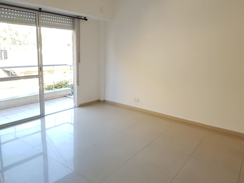 Departamento 2 Amb Al Frente Con Balcon