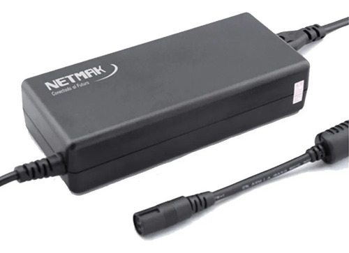 Imagen 1 de 2 de Cargador Universal Netmak Nm-1287 Notebook 90w Castelar