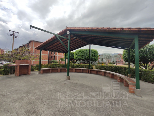 Imagen 6 de 14 de Invalmhouse Inmobiliaria. Apartamento En Venta Semi Amueblado En Jardines De Castillejo. Guatire Estado Miranda.
