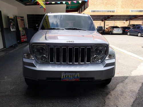 Imagen 3 de 14 de Jeep Cherokee Sport 2014
