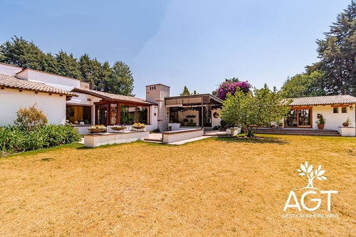 Casa En Venta En Metepec Con Gran Terreno