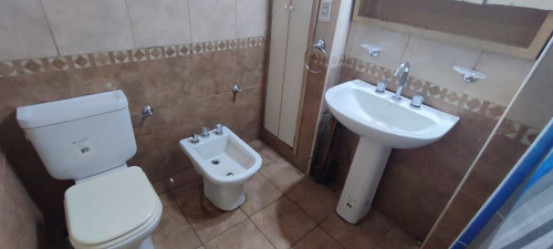 Casa En Venta 2 Dormitorios + Local Comercial