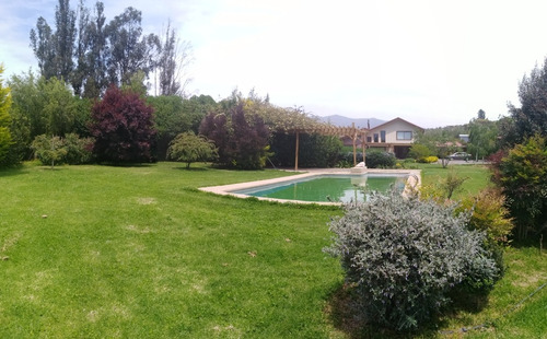 Veridika Vende Parcela Con Hermosas Áreas Verdes Y Piscina