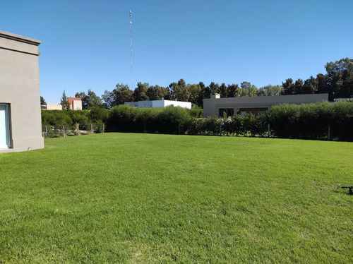 Casa  En Alquiler En La Plata, G.b.a. Zona Sur, Argentina