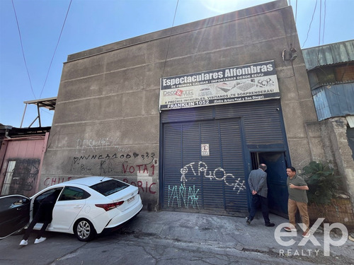 Local De 1886 Mt2 En Calle Franklin.