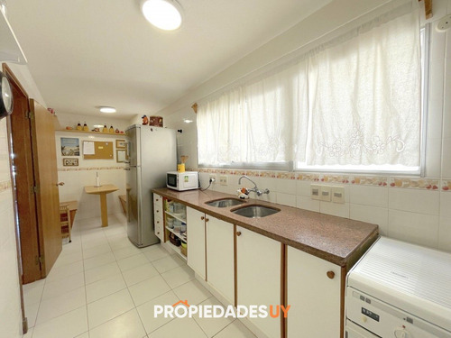 Excelente Precio, Dpto. En Primera Linea De Playa Brava - 3 Dorm. + Dependencia