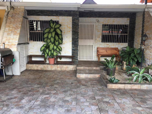 Imagen 2 de 9 de Casa En Alquiler En Lomas De La Hacienda, At