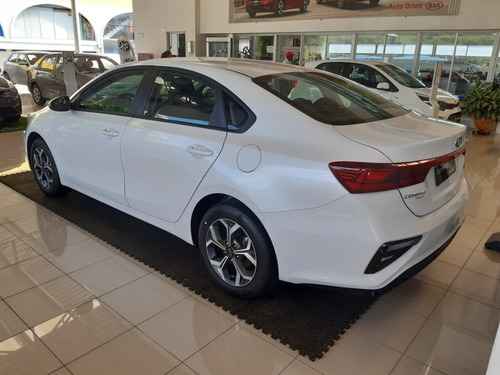 Kia Cerato New Vivro 1.6 L Mt 2021 0 Km.