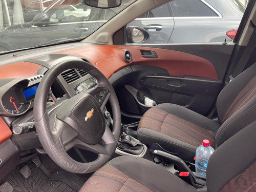 Imagen 6 de 13 de Chevrolet Sonic 1.6 Lt Mt 2016