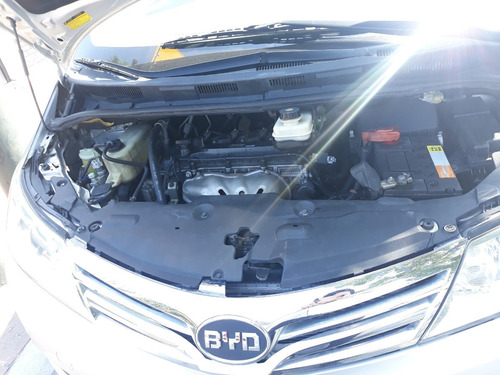 Imagen 15 de 15 de Vendo O Comprofurgoneta Byd M6 2015