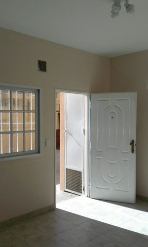 Imagen 3 de 9 de Departamento En Venta En José C Paz