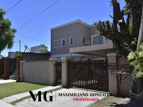 Casa En Venta, 5 Ambientes - El Trébol