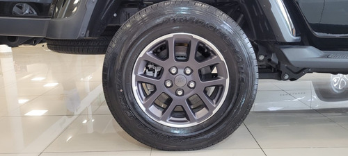 Imagen 16 de 17 de Jeep Gladiator Overland 2023