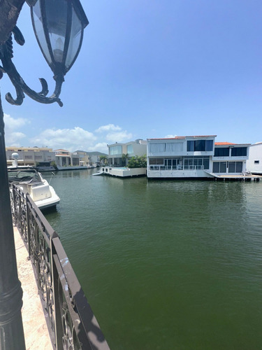 En Venta Doble Parcela Casas Bote A -doris Rodriguez