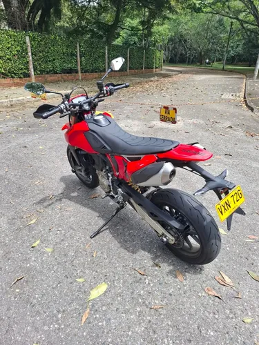 Ducati Hypermotard 698