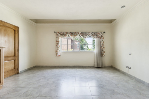 Imagen 3 de 10 de Casa En Venta De 4 Recamaras En Álamos