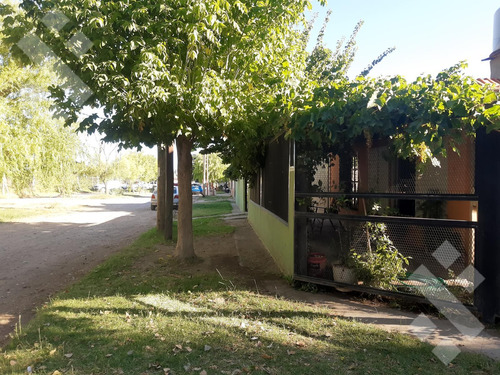 En Venta, Casa De 3 Habitaciones Y Quincho, Plottier.