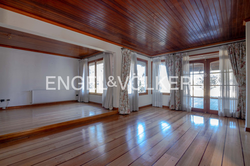 Casa Chilena Con Cancha De Tenis En Lonquén Norte
