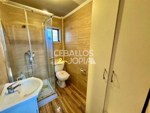 Casa En Venta De 7 Dorm. En Quilpué