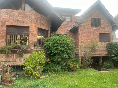Chalet 5 Ambientes / Padua
